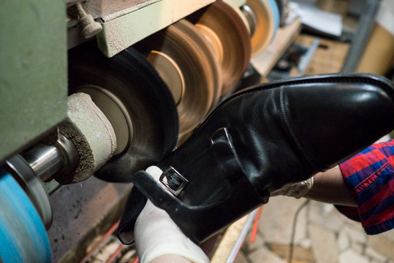 Wielki Shoe - Czyszczenie Obuwia